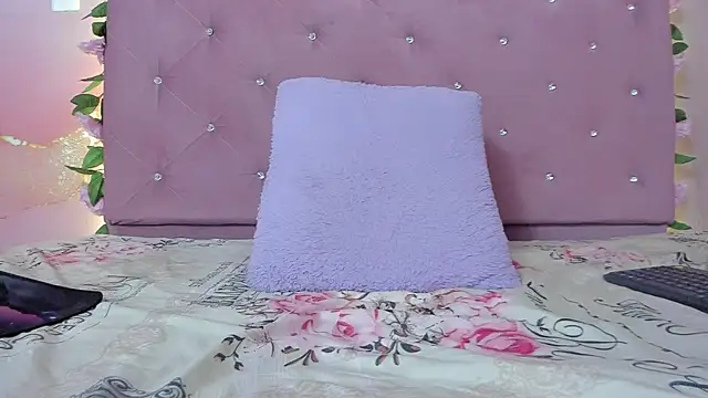 violet taylor  online show from 05-18-26, 02:29