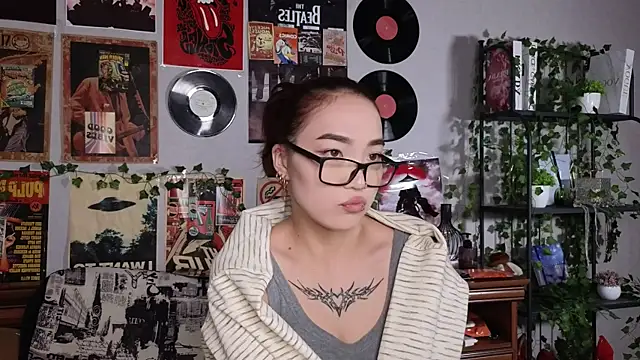 OdetteBiddy online show from 11-18-25, 08:02