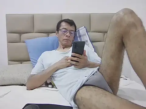 skinnylatino51 online show from 09-15-25, 12:21