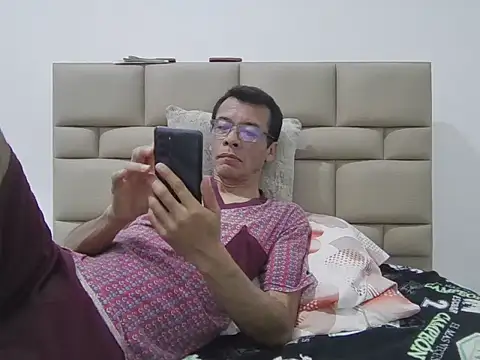 Snapshot of skinnylatino51 chatting on 12-14-25, 02:50 skinnylatino51 online show from 12-14-25, 02:50