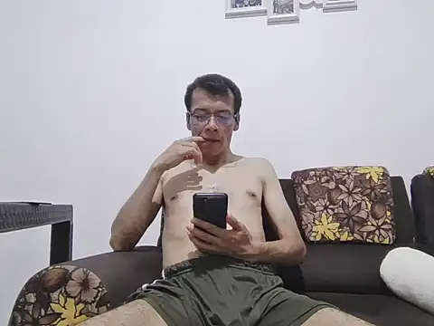 Snapshot of skinnylatino51 chatting on 12-22-25, 12:07 skinnylatino51 online show from 12-22-25, 12:07