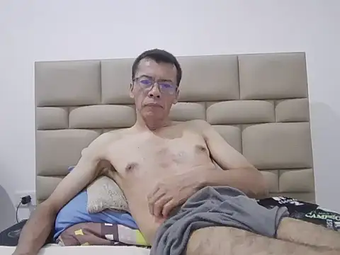 Snapshot of skinnylatino51 chatting on 01-08-26, 12:24 skinnylatino51 online show from 01-08-26, 12:24