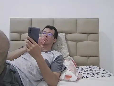 Snapshot of skinnylatino51 chatting on 02-14-26, 01:35 skinnylatino51 online show from 02-14-26, 01:35