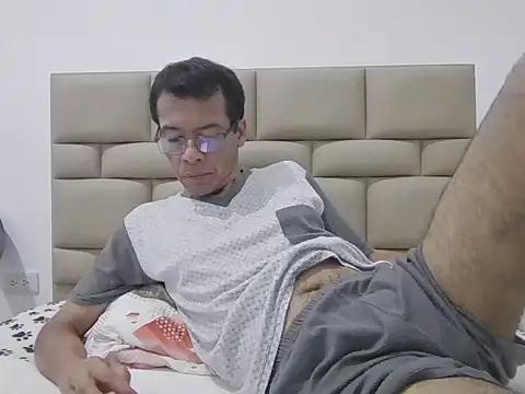 Snapshot of skinnylatino51 chatting on 02-18-26, 12:50 skinnylatino51 online show from 02-18-26, 12:50