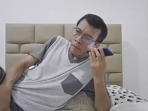 Snapshot of skinnylatino51 chatting on 02-19-26, 01:34 skinnylatino51 online show from 02-19-26, 01:34