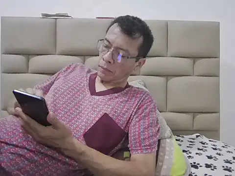 skinnylatino51 online show from 04-05-26, 01:25