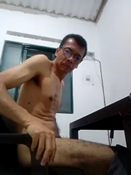 Snapshot of skinnylatino51 chatting on 07-05-26, 01:34 skinnylatino51 online show from 07-05-26, 01:34