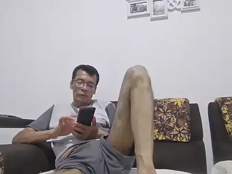 Snapshot of skinnylatino51 chatting on 07-17-26, 01:12 skinnylatino51 online show from 07-17-26, 01:12