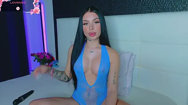 Snapshot of AshleyEttheenn chatting on 03-25-26, 06:25 AshleyEttheenn online show from 03-25-26, 06:25