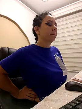 Snapshot of Abbyjoness21 chatting on 10-24-25, 10:28 Abbyjoness21 online show from 10-24-25, 10:28