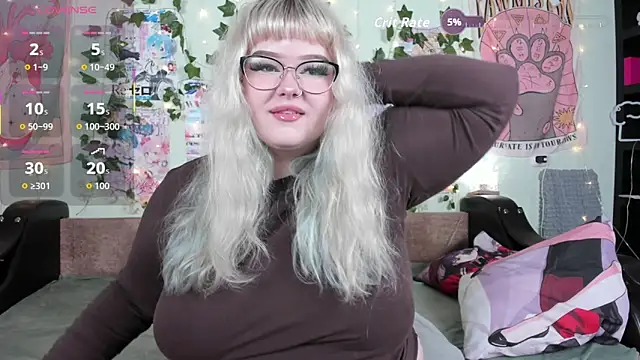  CandyM1lky  online show from 04-06-26, 07:53