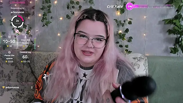 Snapshot of _CandyM1lky_ chatting on 06-11-26, 06:11 CandyM1lky online show from 06-11-26, 06:11