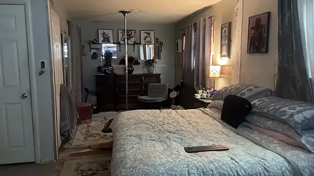 Snapshot of sexyred77713 chatting on 02-06-26, 10:24 sexyred77713 online show from 02-06-26, 10:24