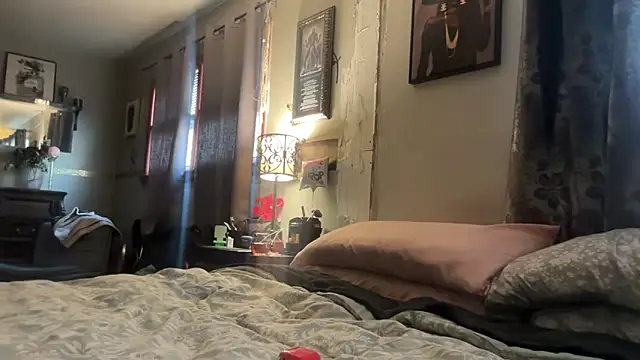 Snapshot of sexyred77713 chatting on 02-25-26, 09:35 sexyred77713 online show from 02-25-26, 09:35