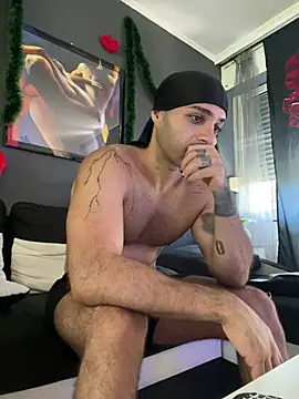 Snapshot of 1Richrichard1 chatting on 07-12-26, 11:56 1Richrichard1 online show from 07-12-26, 11:56