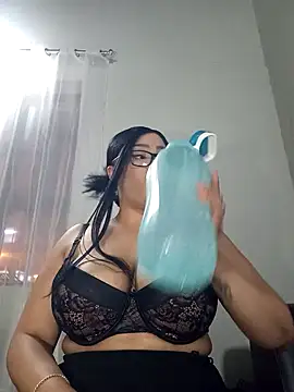 Snapshot of MadamPinky chatting on 11-17-25, 07:41 MadamPinky online show from 11-17-25, 07:41