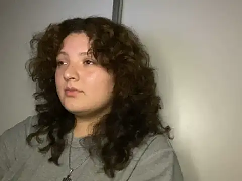 Snapshot of Solangerulo_ chatting on 02-15-26, 04:20 Solangerulo online show from 02-15-26, 04:20