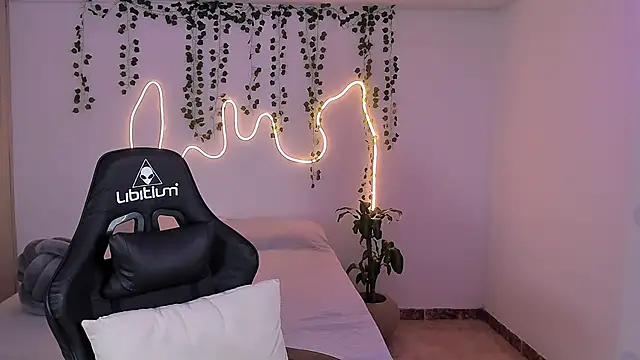 Snapshot of sara_doll77 chatting on 09-18-25, 09:39 sara doll77 online show from 09-18-25, 09:39