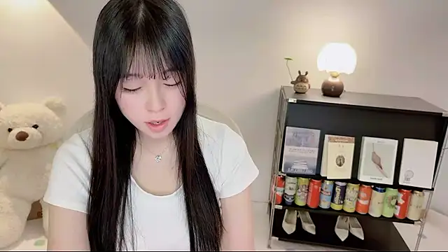 Snapshot of Onechestnut chatting on 06-17-26, 03:42 Onechestnut online show from 06-17-26, 03:42