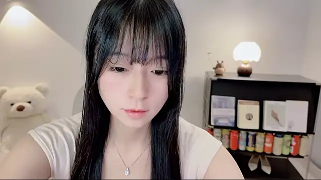Snapshot of Onechestnut chatting on 06-27-26, 12:44 Onechestnut online show from 06-27-26, 12:44
