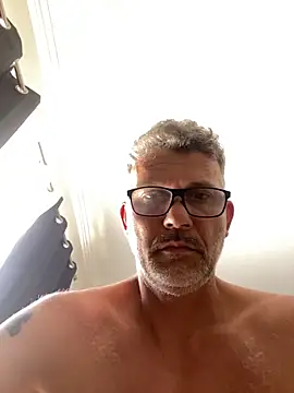 Snapshot of max219 chatting on 05-27-26, 01:30 max219 online show from 05-27-26, 01:30