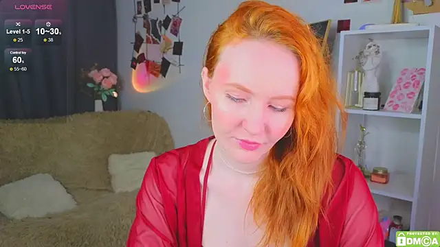 Snapshot of JoyceJones chatting on 10-17-25, 08:11 JoyceJones online show from 10-17-25, 08:11