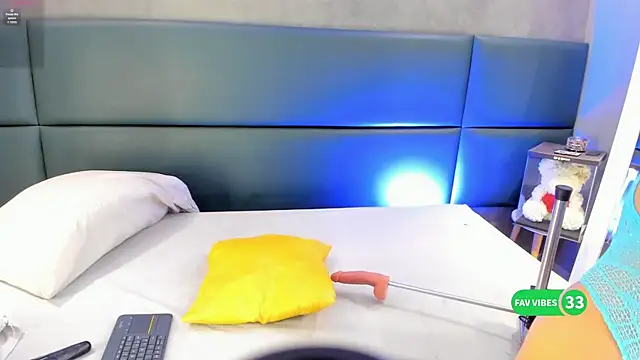 alexamonroe  online show from 09-28-25, 05:40