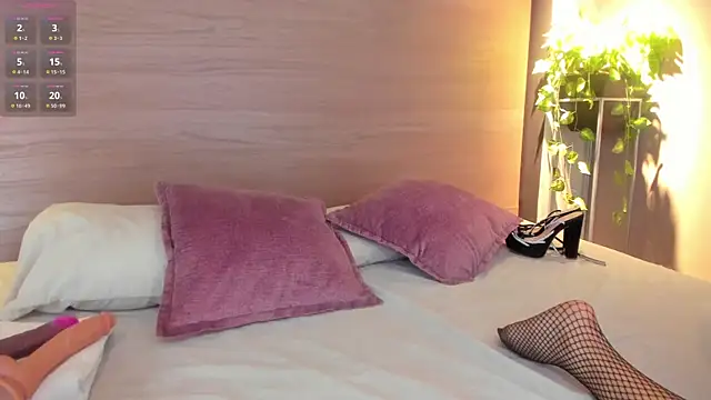 alexamonroe  online show from 04-08-26, 09:37