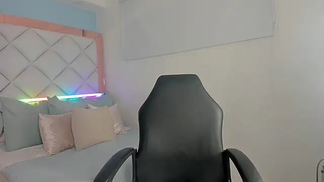 Snapshot of molly_gomezz chatting on 10-07-25, 10:29 molly gomezz online show from 10-07-25, 10:29