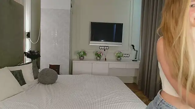 Snapshot of milaa_sun chatting on 06-26-26, 04:06 milaa sun online show from 06-26-26, 04:06