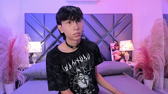 Milan LewisS online show from 04-10-26, 11:48