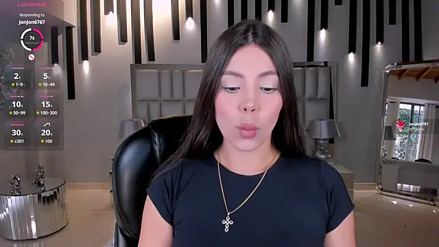 Snapshot of MeganScott chatting on 06-10-26, 12:37 MeganScott online show from 06-10-26, 12:37