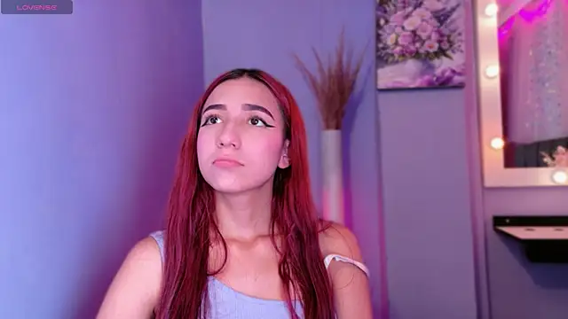 Snapshot of NataliaPrada_s chatting on 12-17-25, 04:35 NataliaPrada s online show from 12-17-25, 04:35