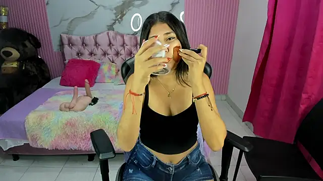 Mindy 19 online show from 11-30-25, 10:52