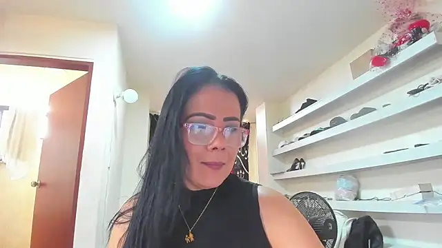 Snapshot of AlicePipper chatting on 06-30-26, 08:32 AlicePipper online show from 06-30-26, 08:32