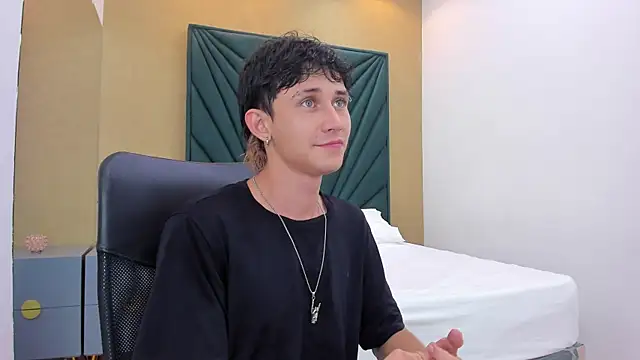 Michael blue online show from 12-19-25, 12:01