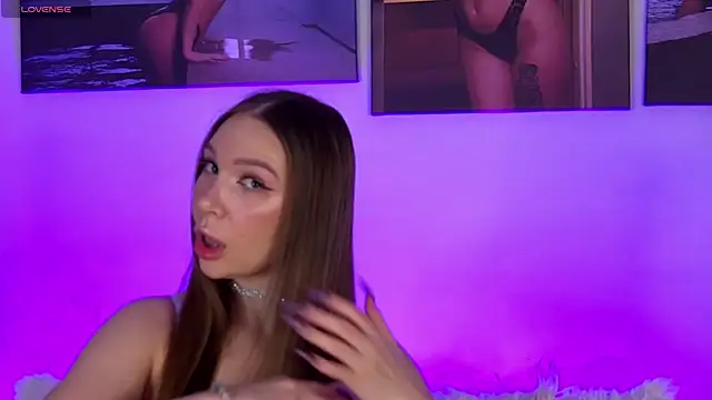 AlysonHuxley  online show from 11-06-25, 04:30