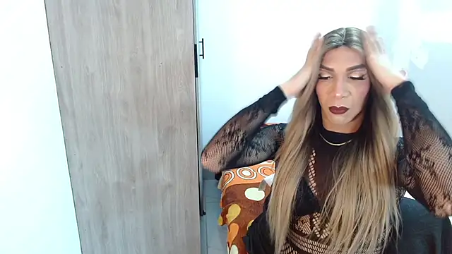 Snapshot of couple_vzl chatting on 10-11-25, 04:55 couple vzl online show from 10-11-25, 04:55