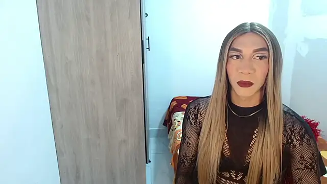 Snapshot of couple_vzl chatting on 10-25-25, 04:31 couple vzl online show from 10-25-25, 04:31