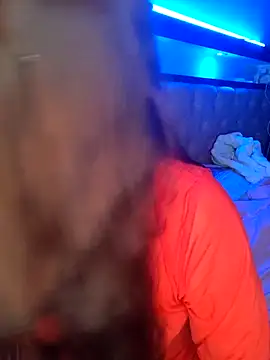 HotLaurha online show from 11-25-25, 04:12