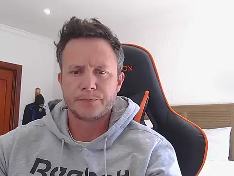 Snapshot of TroyDieselXXX chatting on 09-18-25, 09:44 TroyDieselXXX online show from 09-18-25, 09:44