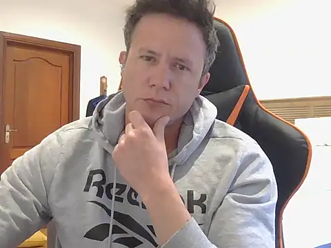 Snapshot of TroyDieselXXX chatting on 09-23-25, 04:15 TroyDieselXXX online show from 09-23-25, 04:15