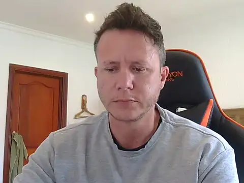 Snapshot of TroyDieselXXX chatting on 11-25-25, 05:07 TroyDieselXXX online show from 11-25-25, 05:07