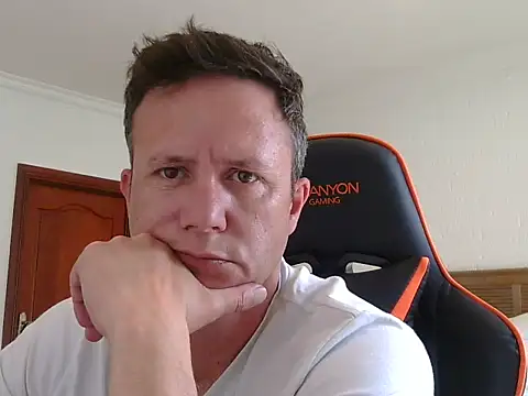 Snapshot of TroyDieselXXX chatting on 12-16-25, 09:25 TroyDieselXXX online show from 12-16-25, 09:25