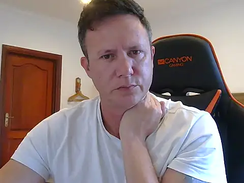 Snapshot of TroyDieselXXX chatting on 12-17-25, 04:07 TroyDieselXXX online show from 12-17-25, 04:07