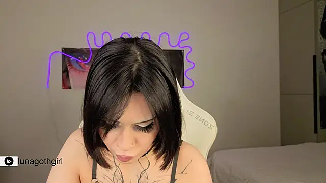 IamLuna2006 online show from 01-12-26, 05:12