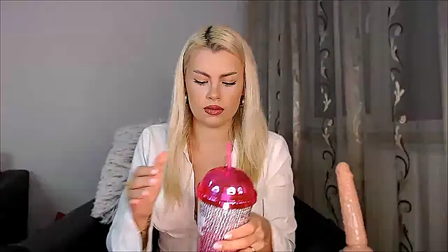 BonieBonita online show from 11-17-25, 01:11