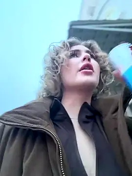 Snapshot of KellyKeler chatting on 12-21-25, 01:40 KellyKeler online show from 12-21-25, 01:40