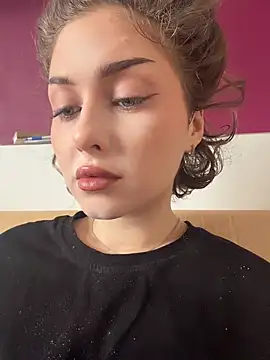 Snapshot of KellyKeler chatting on 02-25-26, 11:20 KellyKeler online show from 02-25-26, 11:20