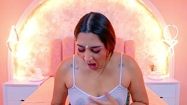 Snapshot of JasmineRhodes chatting on 10-30-25, 01:12 JasmineRhodes online show from 10-30-25, 01:12